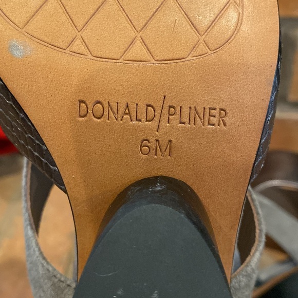 Donald J Pliner Jenkins Demi Wedge Peep-Toe Sandal - Size 8 - Picture 9 of 10